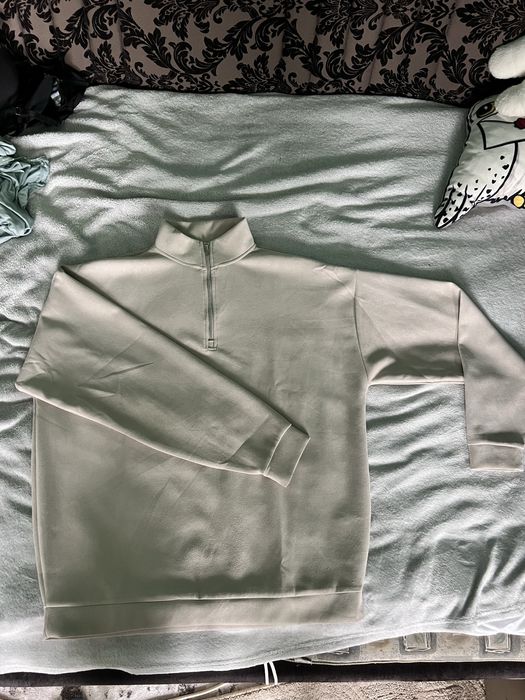 Bluza cu fermoar la gat