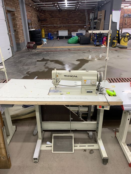 Швейная машинка ,