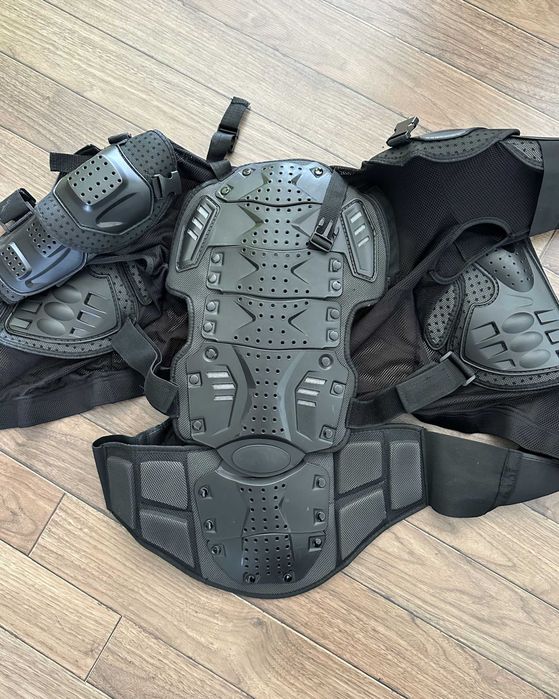 Protecție moto Aira cu plasă - Mărimea L - Nou cu etichetă