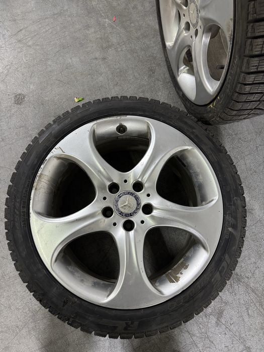 Срочна сатылады R18 Мерседес 212