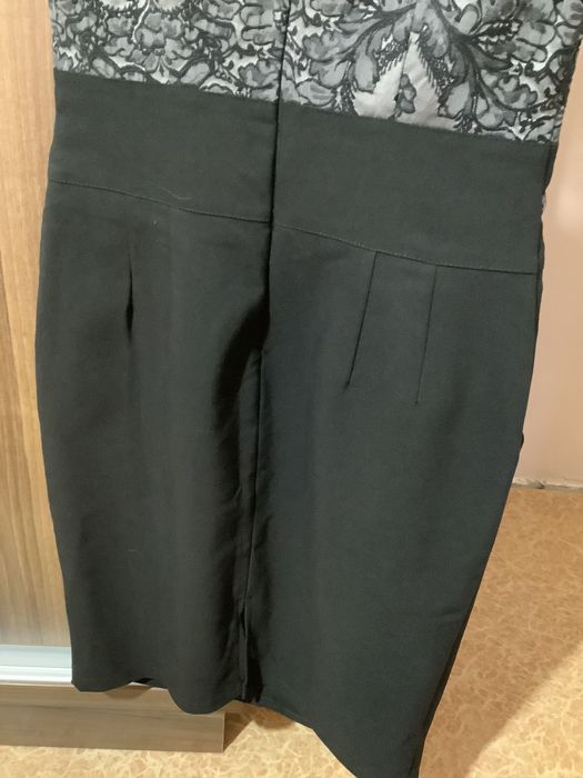 Рокля в сиво и черно