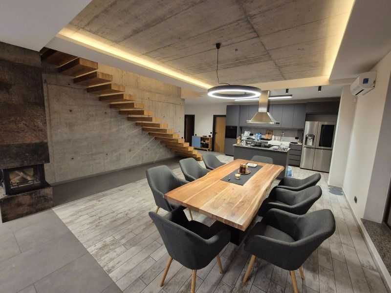 Луксозна къща в Марково с басейн