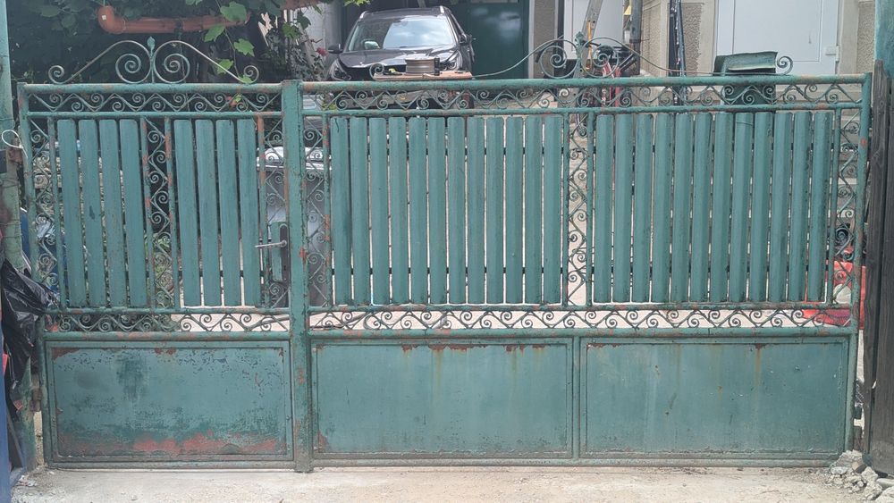 Vând poartă care necesita atenție 
104 lățime usa

165 inaltime