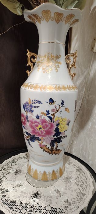 Продам напольную вазу.