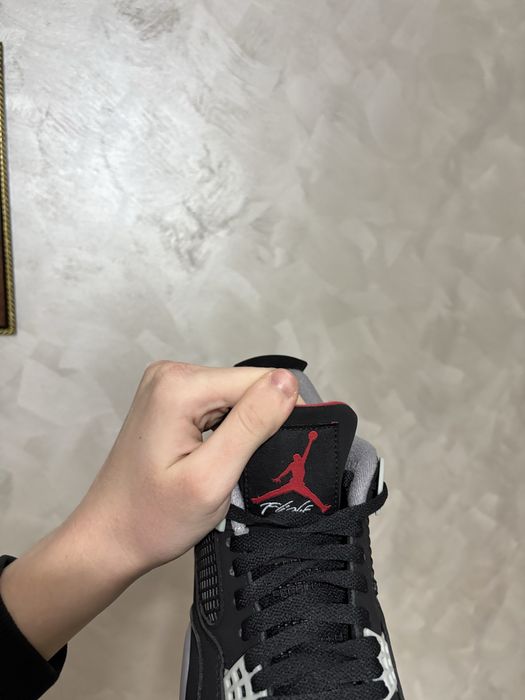 Jordan 4 Retro Bred