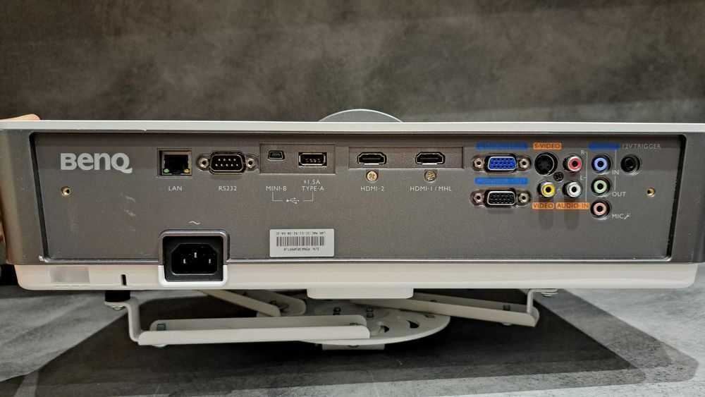 BENQ MH760  проектор