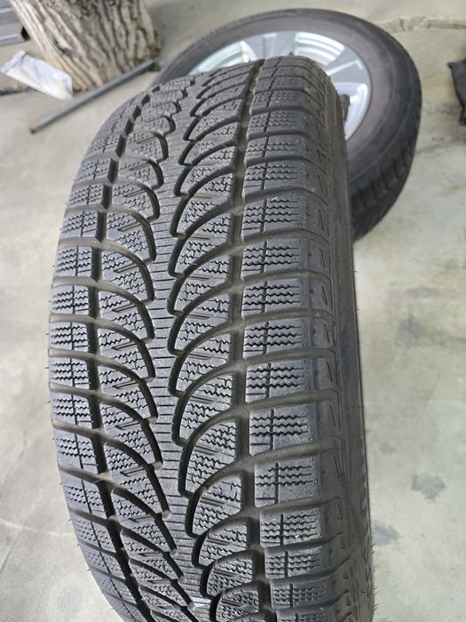 1 Брой Гума 235/60/18 Bridgestone 7mm 23dot