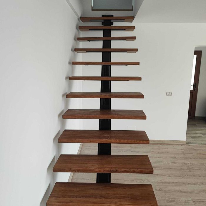 trepte lemn masiv de frasin