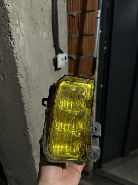 Продам туманку на субару форестер