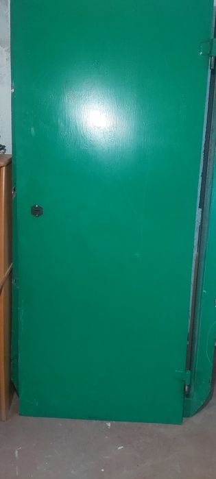 Продам железную дверь