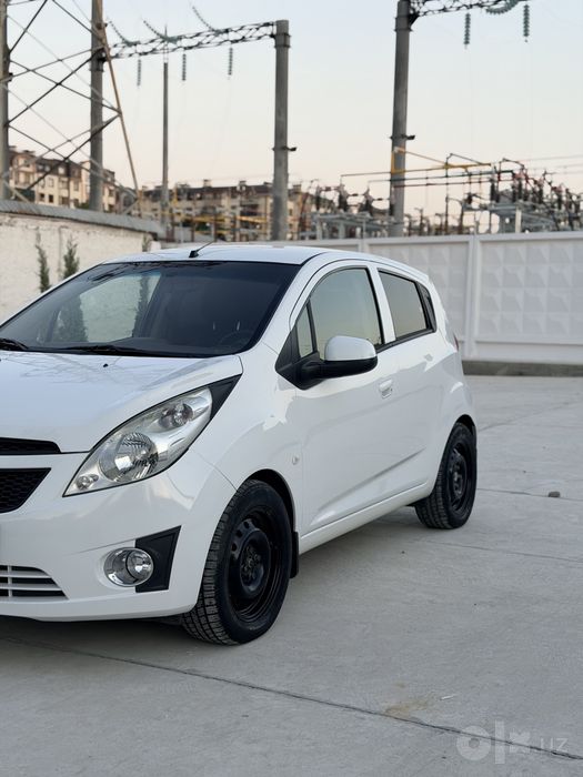 spark sotiladi 2015 yil 111000 km faqat binzinda yurgan