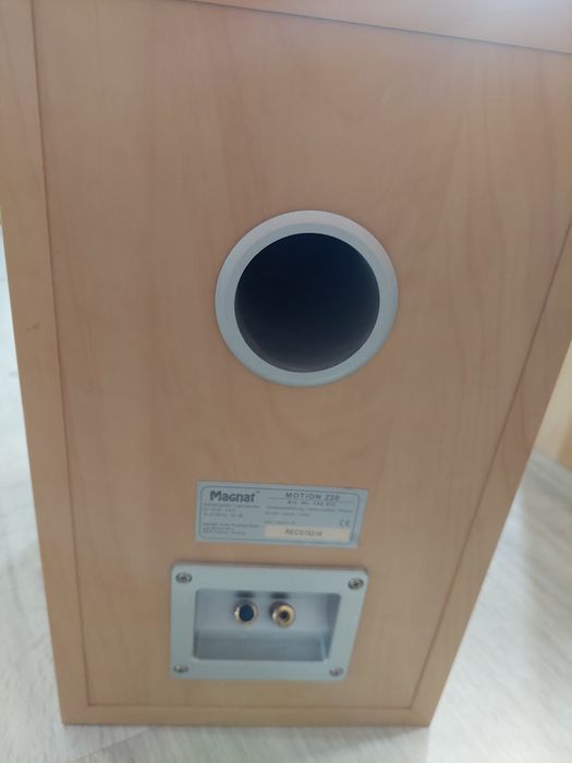 Boxe stereo Magnat Motion 220, 180 wați, cu amplificator kenwood