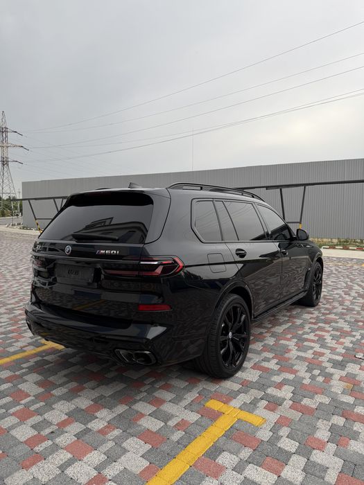 2020  BMW X7 M50i