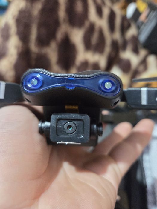 Dronă cu cameră video