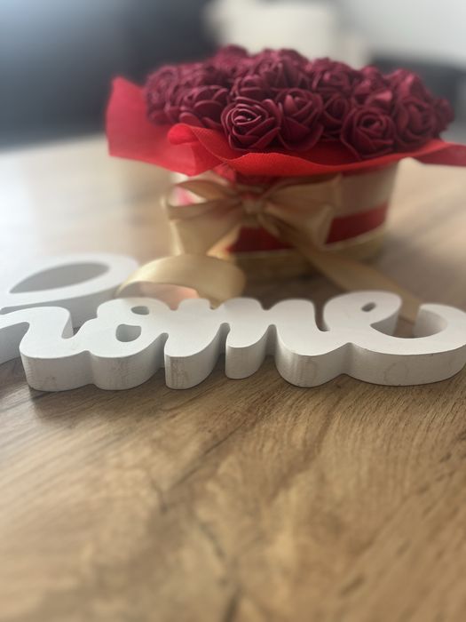 Кутия с рози за подарък