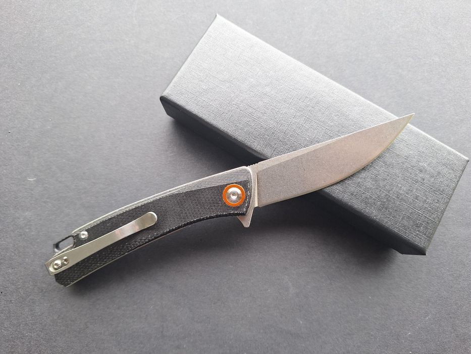 Сгъваем нож от стомана D2 и дръжка G10