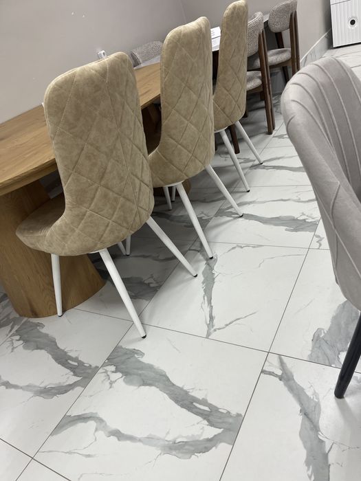 Распродажа новых столов и стульев!