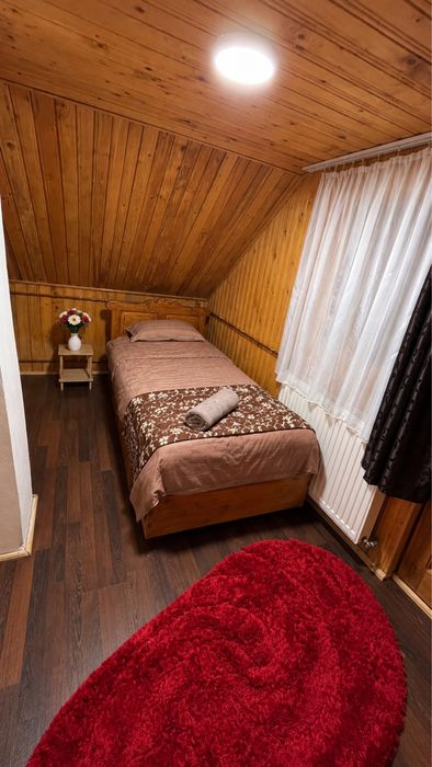 Cabana cu ciubar la munte, disponibilă de Crăciun și de Revelion