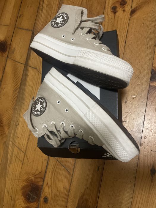 Converse като НОВИ