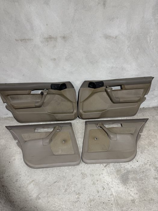 Бежевые обшивки на BMW e34