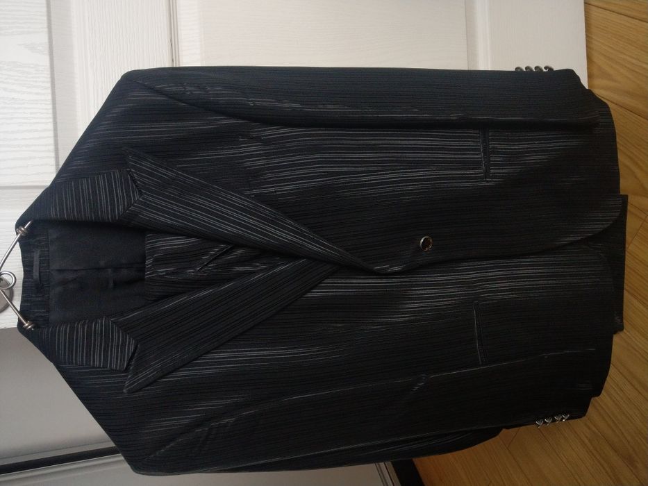 Costum de ginere purtat o singură data