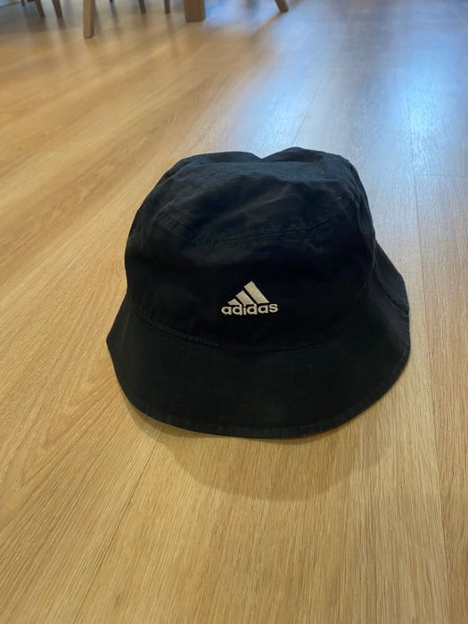 Продавам Шапка на Adidas