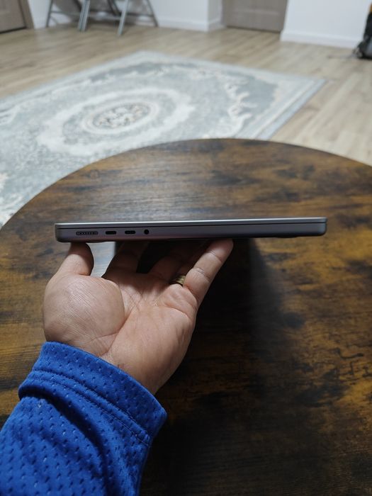 Macbook Pro A2918 impecabil ( pentru piese )