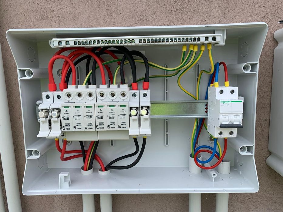 Electrician calificat  instalații electrice