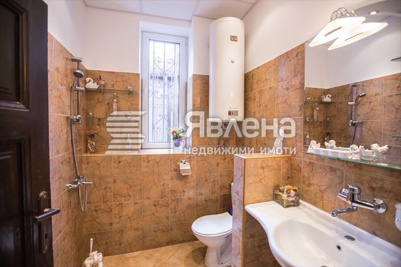 Дава се под наем Етаж от къща в Варна, Център - 190 кв.м за 1050 € - Снимка #7