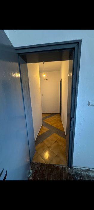 Ъглов УПИ с къща + гараж за автобус, две улици