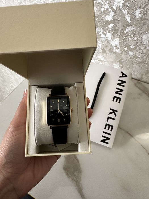 Продам часы Anna Klein