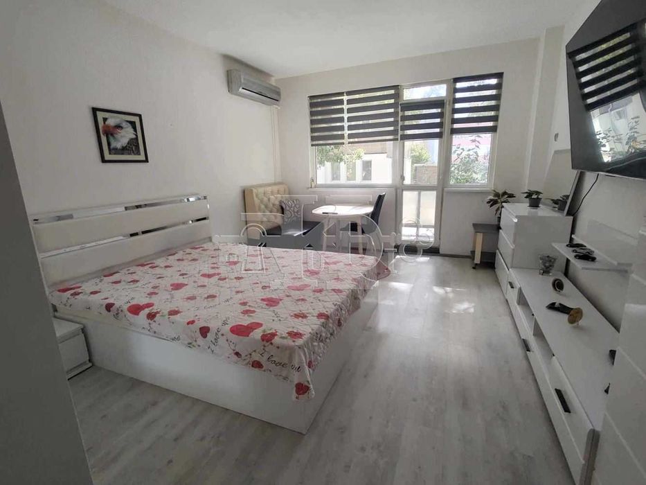 Продава се Четиристаен апартамент в Добрич, Център - 92 кв.м за 1192 €/кв.м - Снимка #2