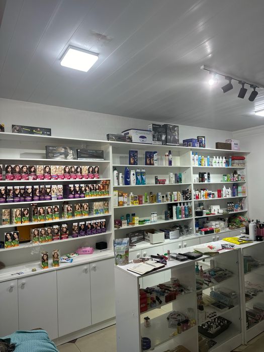 Magazin polkalari sotiladi