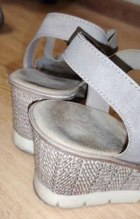 Босоножки женские