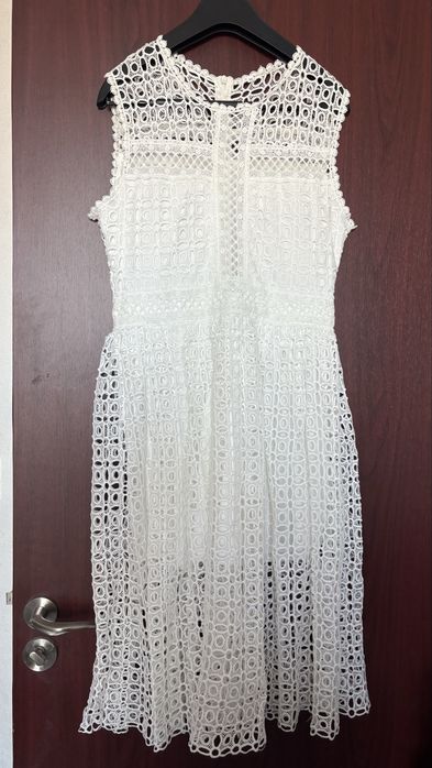 Бяла дантелена рокля нова р-р М