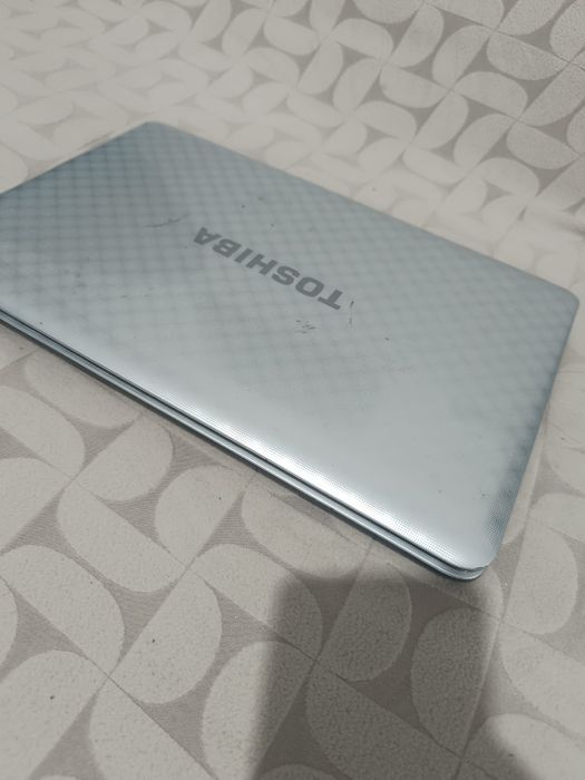 Ноутбук Toshiba i3