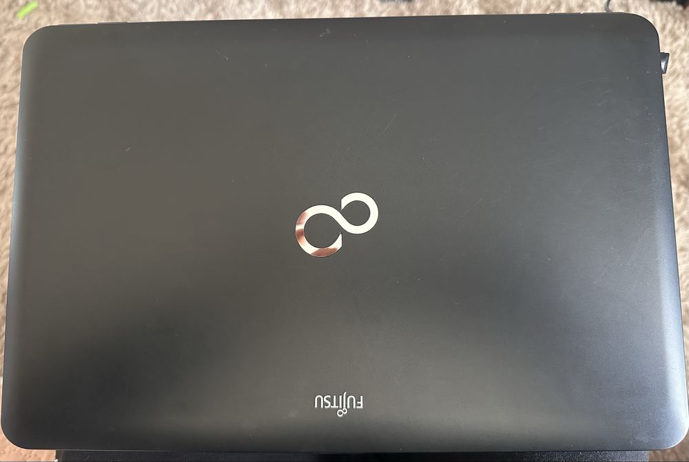 Fujitsu LifeBook A512 С оригинален  уйндоус 8pro