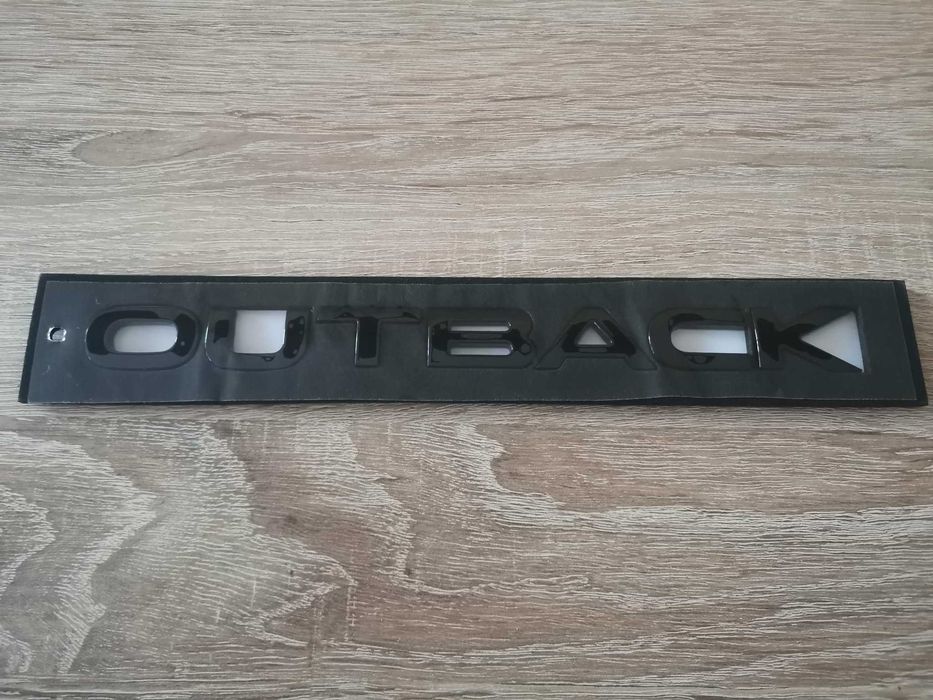Subaru Outback емблема черен гланц