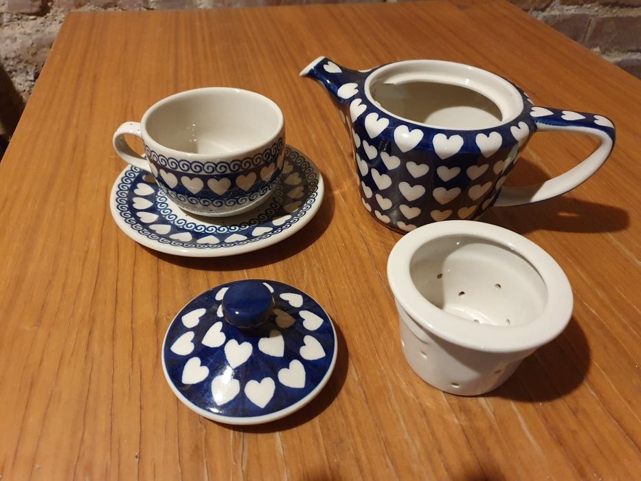 Set cu ceainic și ceașcă