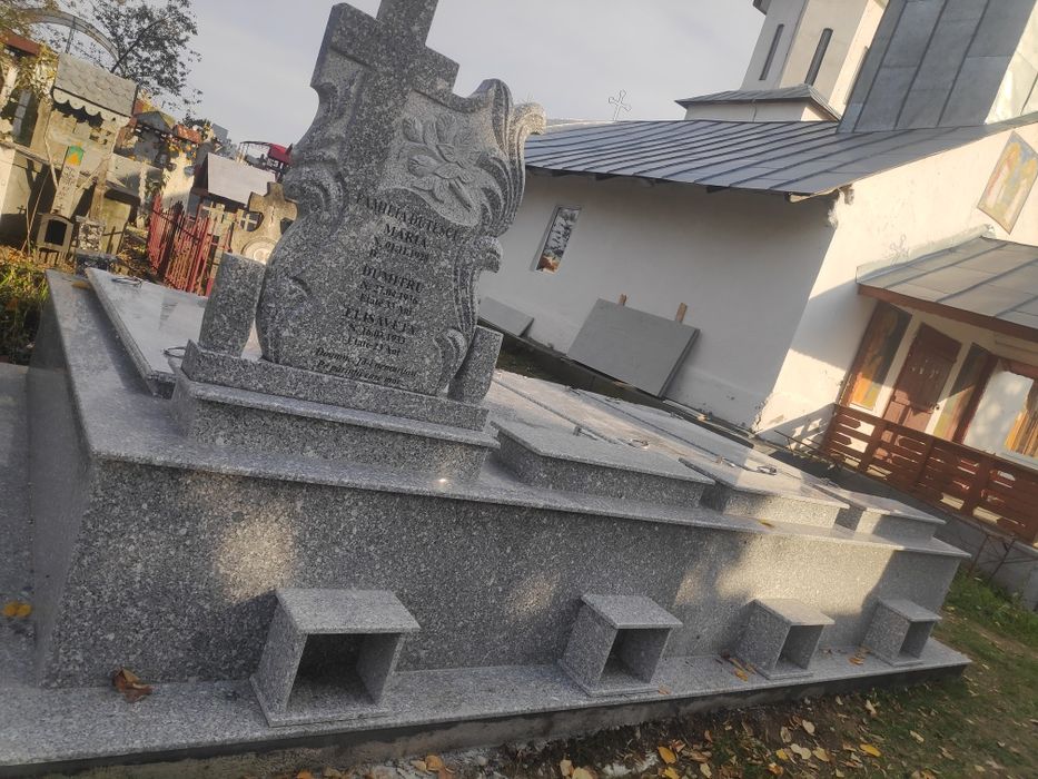 Placari morminte, cruci monumente funerare granit marmura restaurari