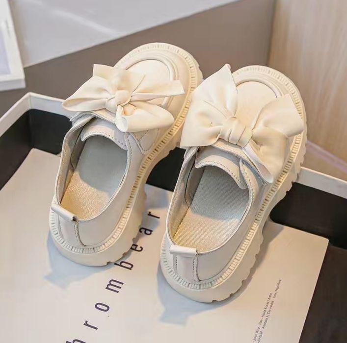 Продам школьные туфли для девочек