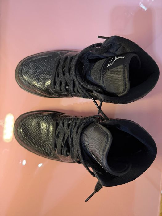 Vand adidasi Air Jordan 1 Mid ,,Black Snakeskin”