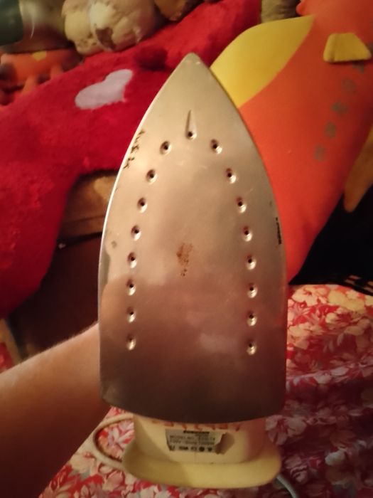 Продам три  утюга.