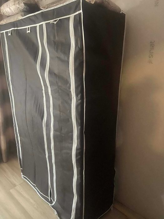 Продавам платнен гардероб