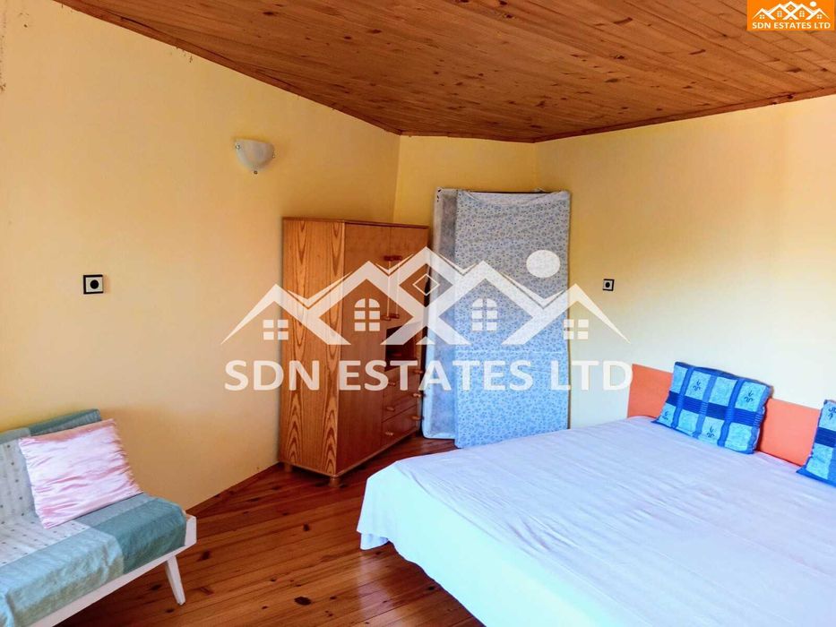 ЕКСКЛУЗИВНО! Двуетажна къща с двор в село Долно Изворово