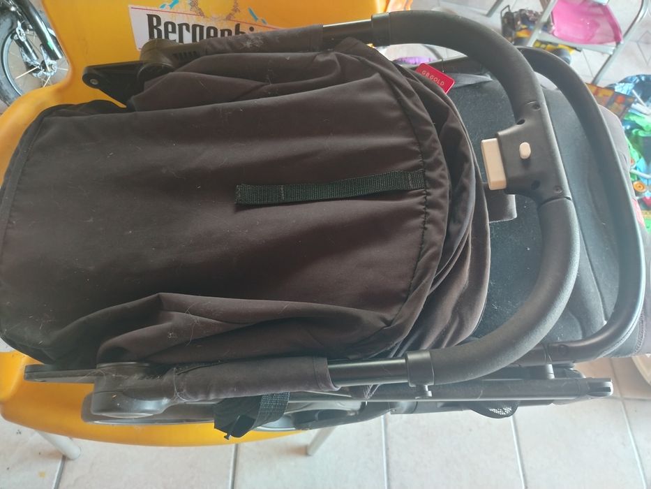 Vând cărucior de copii tip sport