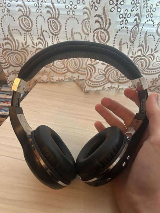 Wireless headphones