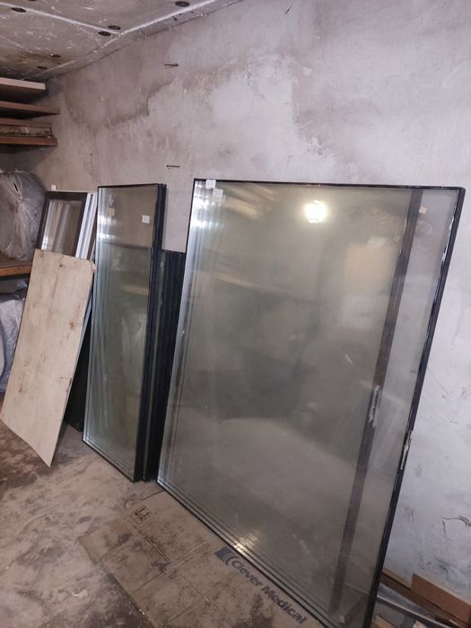 Продам пластиковые балконные  рамы бу размер 3 м*1.9 м