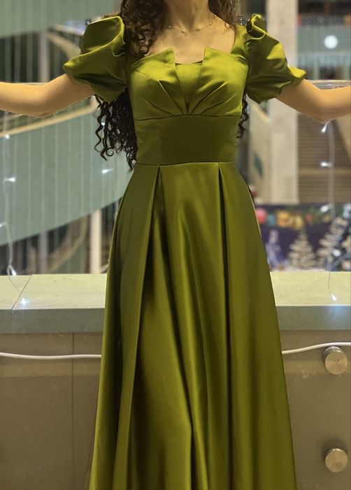 Атлас платье , 36р , в аренду