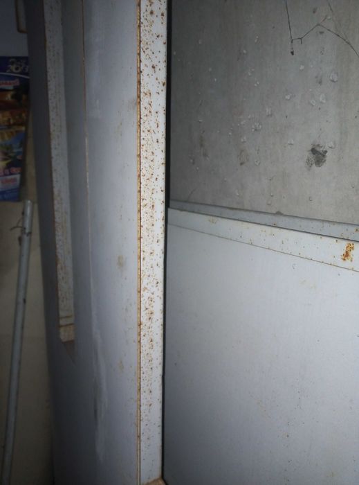 Продам двери металлические.